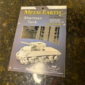 NIP Metal Earth Sherman Tank 3D Model Kit